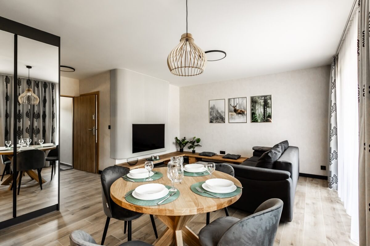Salon z jadalnią w Apartamencie Radość